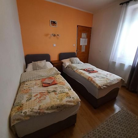 Kis Rigo Vendeghaz Hotel Salgotarjan Luaran gambar
