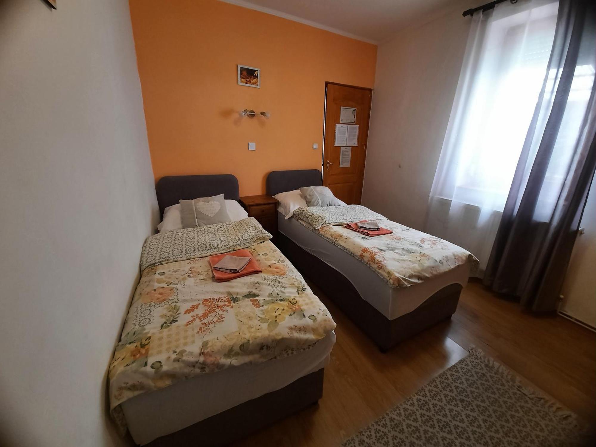 Kis Rigo Vendeghaz Hotel Salgotarjan Luaran gambar